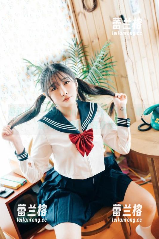 最新更新！Sonson(손손)泳衣写真，眼妆浓到能当海鸥的变身妆！
