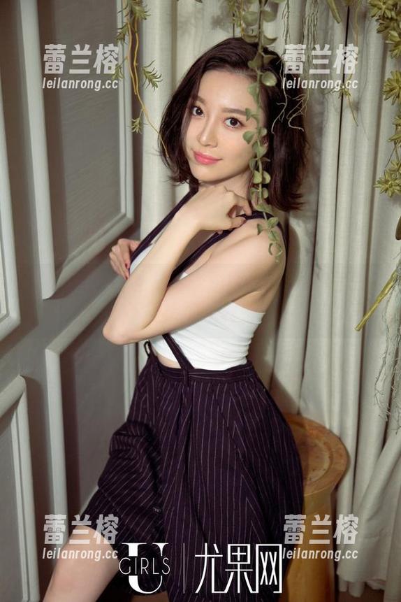 UGirls尤果网 - 谭晓彤原图：真心觉得职业装不应该被这样穿的吧？