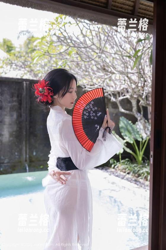 Xiuren秀人网 - 奶e豆婚纱图集：定制不如随机，意外总带来惊喜！