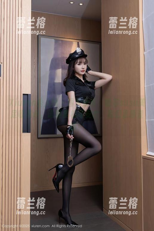 Xiuren秀人网 - 图片分享：晚苏susu美足收集令，谁需要机场安检，我们直接查脚！