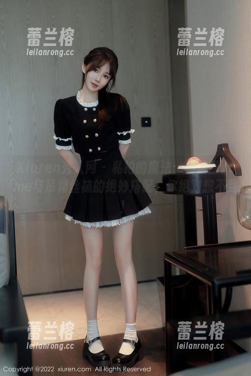 Xiuren秀人网 - 私拍的魔法：杨晨晨Yome与吊裙丝袜的绝妙搭配，你绝对想不到！