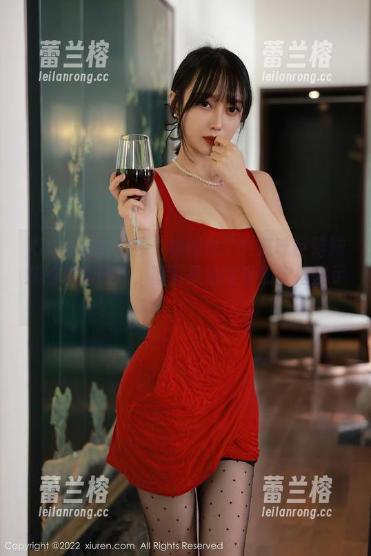 Xiuren秀人网 - 福利来了！猫咪巨臀妹妹的白裙图包，简直是治愈系的穿搭展示！