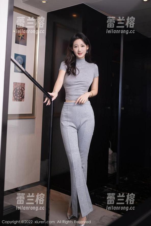 Xiuren秀人网 - 绯月樱-Cherry的性感黑丝美腿写真精选，像是某种魔法，难以抵挡