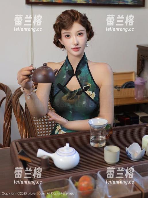 Xiuren秀人网 - 免费的福利！肉晴MINI空姐的“美图”让你目不转睛！
