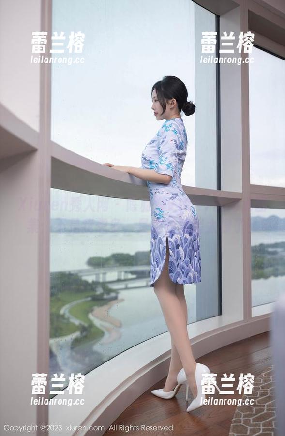 Xiuren秀人网 - 陈雅漫VICKY的高清图集：不是我想多，是她的套装太撩了！