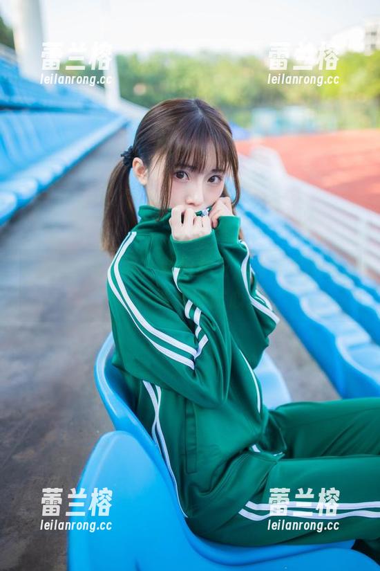 kitaro绮太郎，私拍女王，图片里的天空也突然变得贴心。