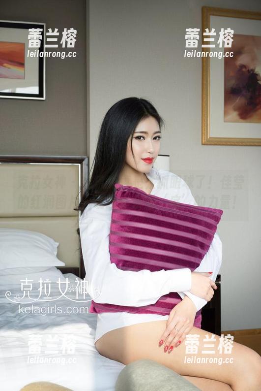 克拉女神 - 足底秀真是太抓眼球了！佳莹的红润图片，让我体会到‘底’的力量！