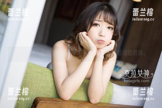 克拉女神 - 在雅楠的写真精选中，秘书变成了情绪的载体。