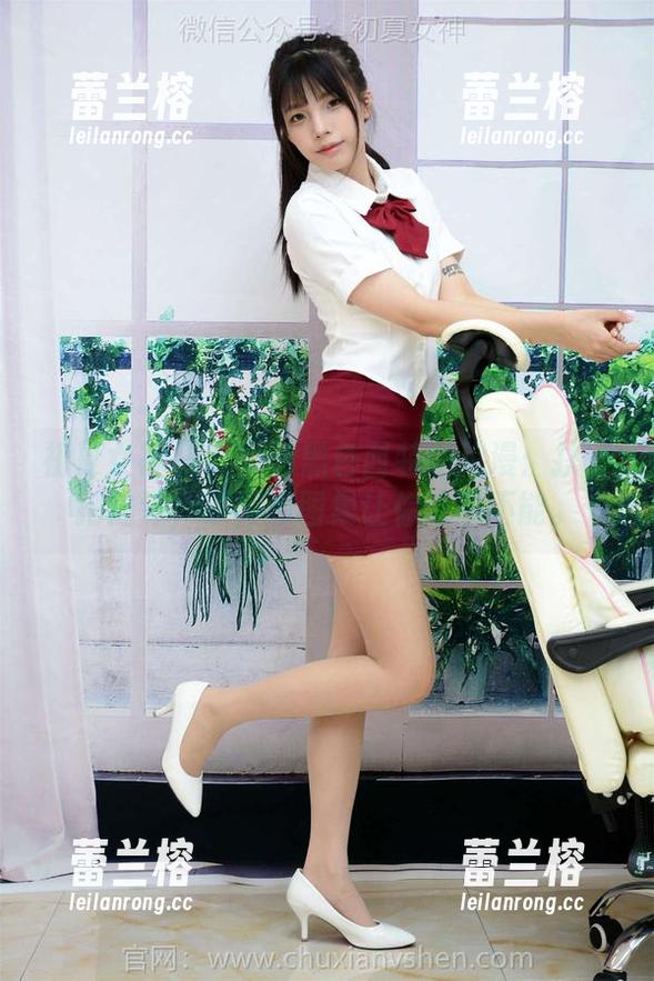 初夏女神 - 安妮与黑色西装的浪漫：扶一把边缘，原图和图集让你欲罢不能。
