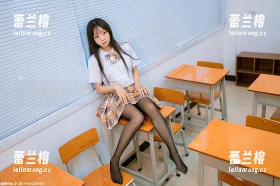 不一样的美图：喵糖映画下的清纯黑丝少女，真是无圣光的诱惑