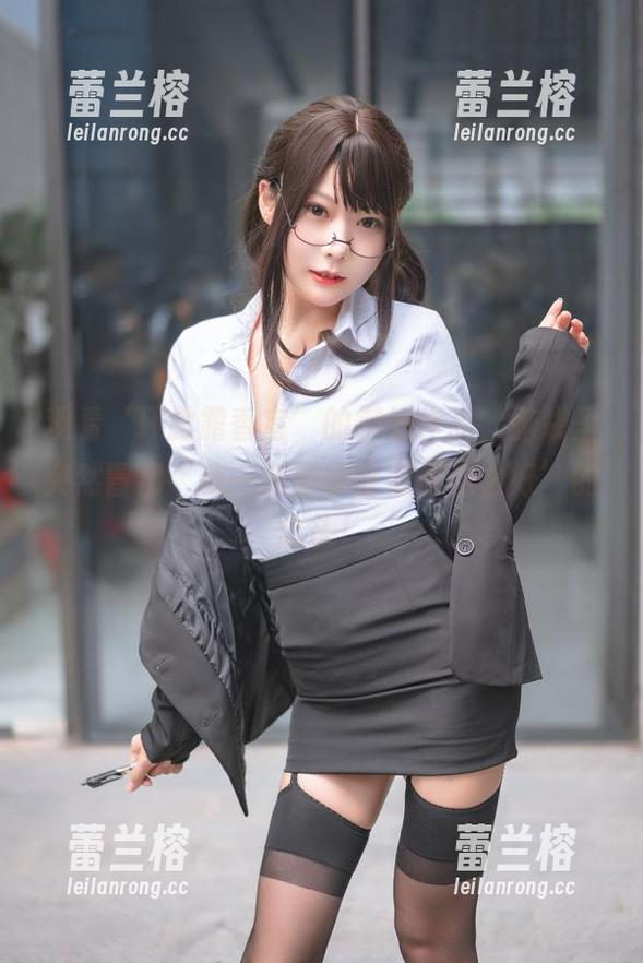 观看‘坏露露香宝’的御姐作品，脑袋里突然冒出‘我一定要学会穿得这么好’的念头！