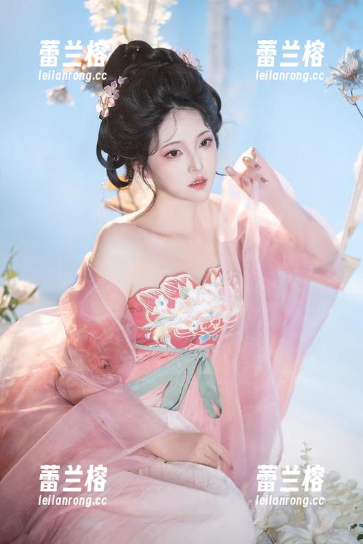 下载夏夏子的绑带特工，让你的表情库瞬间充满惊喜！