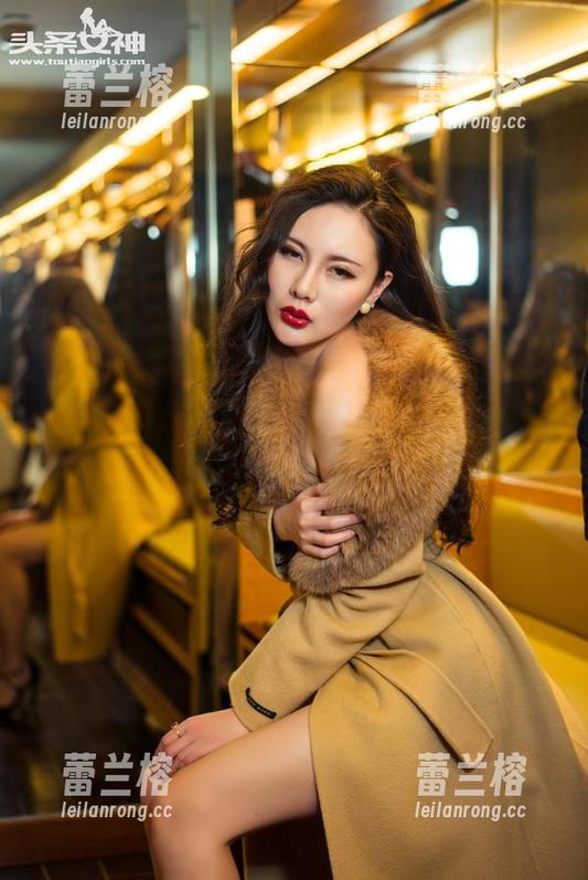头条女神 - 谁能拒绝周熙妍双人图包的诱惑？这个免费福利我绝对想要！