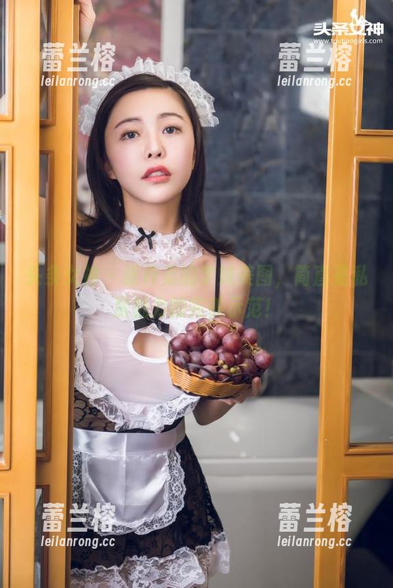 头条女神 - 张梓柔的学妹美图，简直是私房魅力的完美示范！