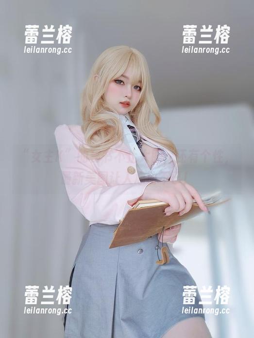 “女主K”的秘书不止大胆，还有个性，最新美图让人心动不已！