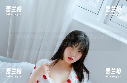 看！免费观赏宋哈娜(송하나)的泳池美图，瞬间感觉自己也想跳进去！呃，不过我只是看而已。