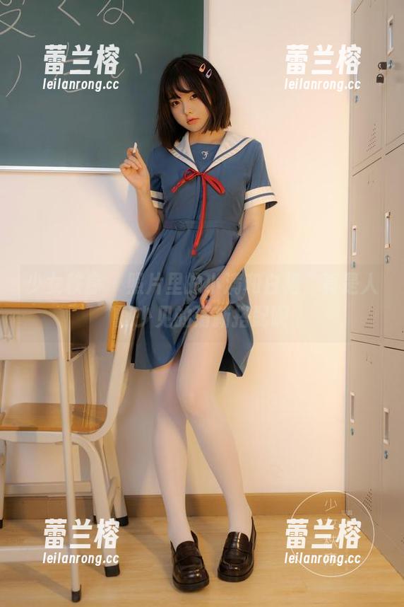 少女秩序 - 照片里的小满和白裙，真是人间少见的清新搭配啊