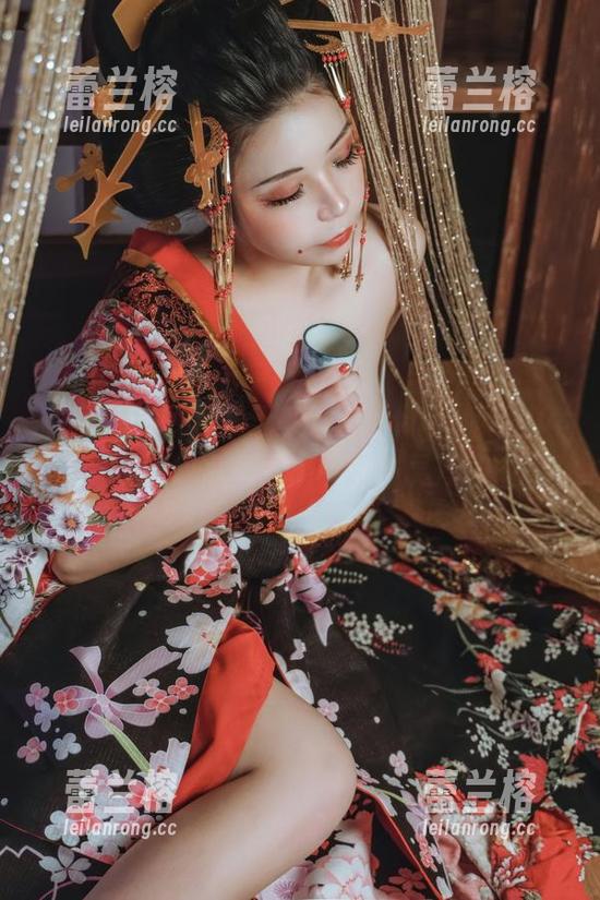 让我们在线跟随无颜小天使wy，白裙下的故事在高清中慢慢展开