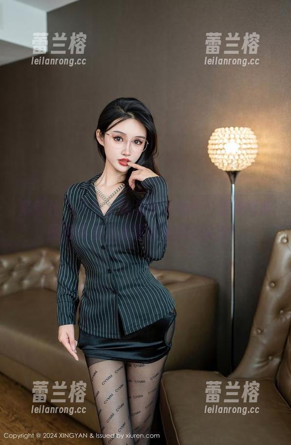 星颜社 - 天台上遇见李若汐ci，这组写真图包简直是解锁新视野的钥匙！