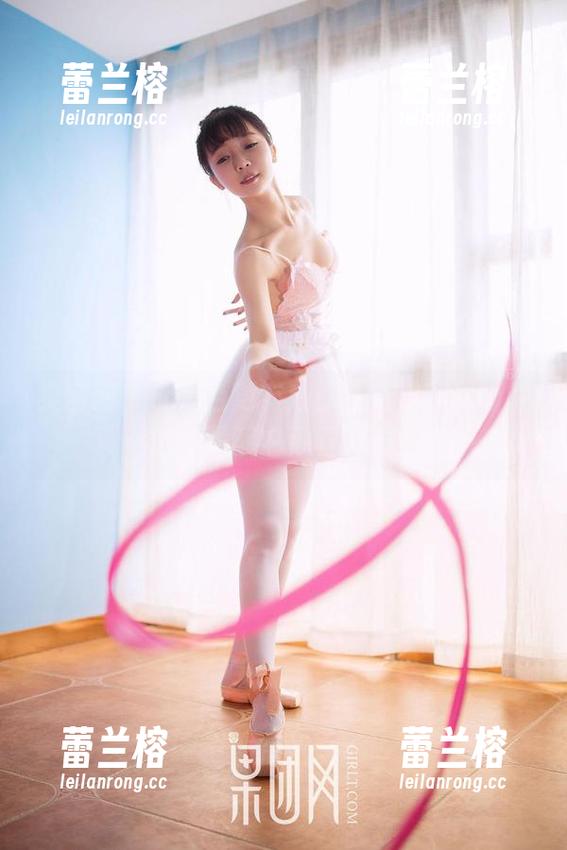 果团网 - 让黑色更有戏：陈雅漫的最新写真，似乎黑暗中藏着无限可能…