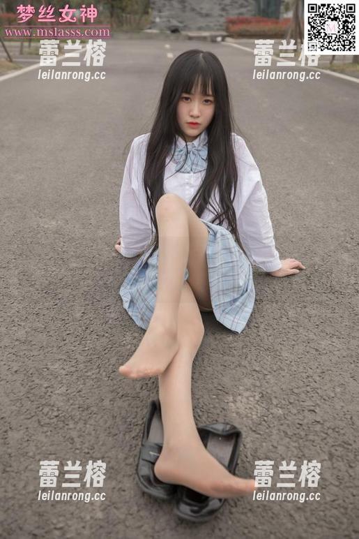 梦丝女神 - 课后时光大揭秘：雪馨的写真作品如何打破常规？