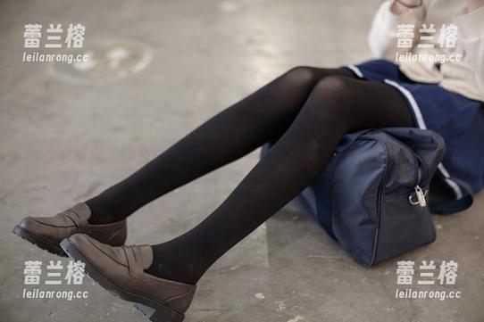 森萝财团 - 资源分享：小樱空姐的高清写真，让人想拥有！