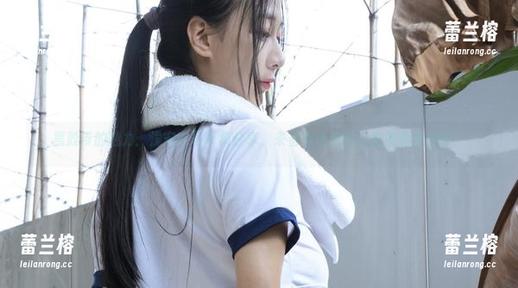 黑胶带的魅力：浅安安写真集分享，来看看这些粘人的视觉诱惑吧！