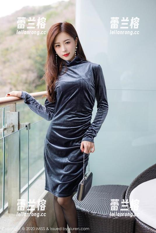 爱蜜社 - 夏笑笑Summer的白色写真，下载之前先做好心脏接收器的准备哦