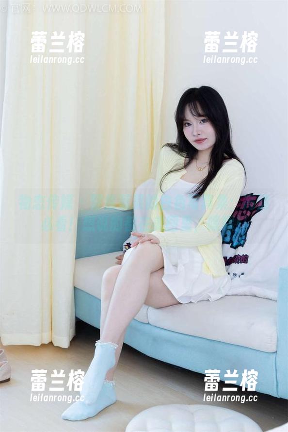 物恋传媒 - 聚焦菜菜的白色写真集：高清必看！想说的都在美图里，嘿嘿！