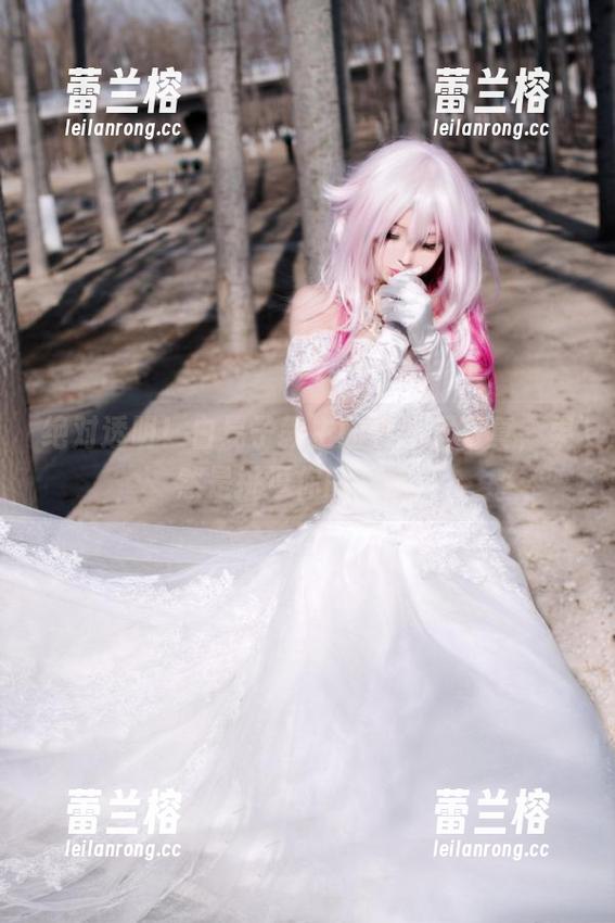 绝对透明！白易子教主的水手服写真，果然是挑逗你的眼球。