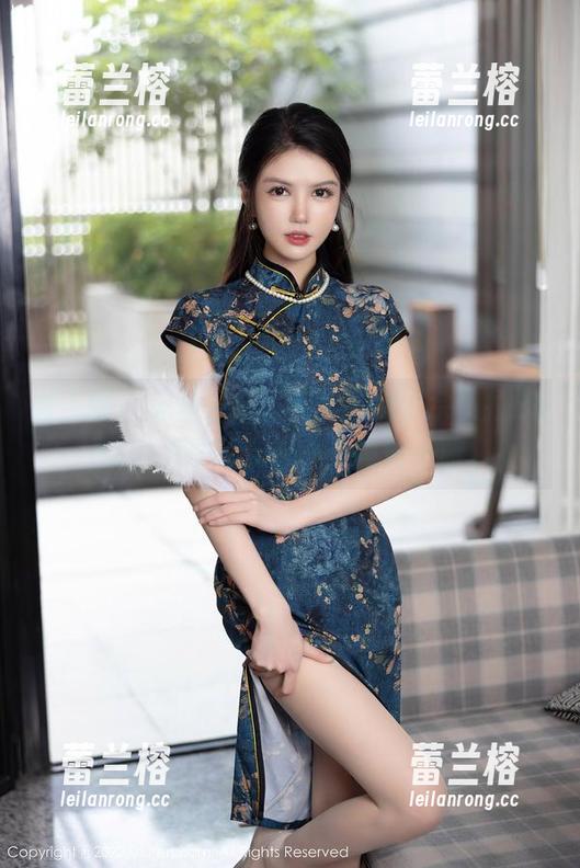 秀人网 - 无圣光牛仔裤大揭秘，佘贝拉Bella的原图让人忍不住再瞥一眼。