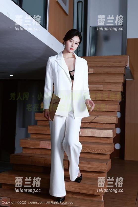 秀人网 - 小雨baby的独家居家写真集：宅在家里也能撩，更新来袭！
