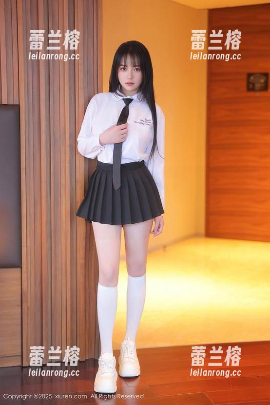 秀人网 - 沈佳熹Kitty星辰写真大揭秘：她的裤里丝是怎样定制的，几秒钟引爆你的想象！