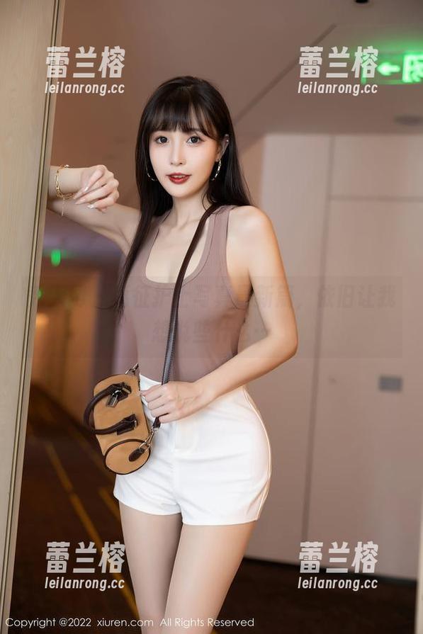 秀人网 - 葛征护士写真最新篇，依旧让我想说些什么…