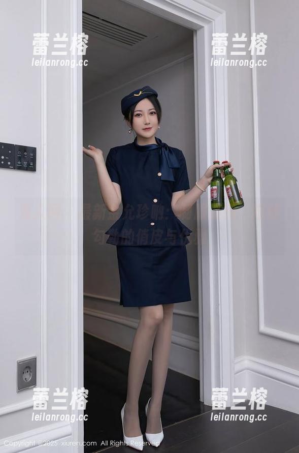 秀人网 - 最新金允珍呐：制服系列，巧妙勾勒的俏皮与优雅