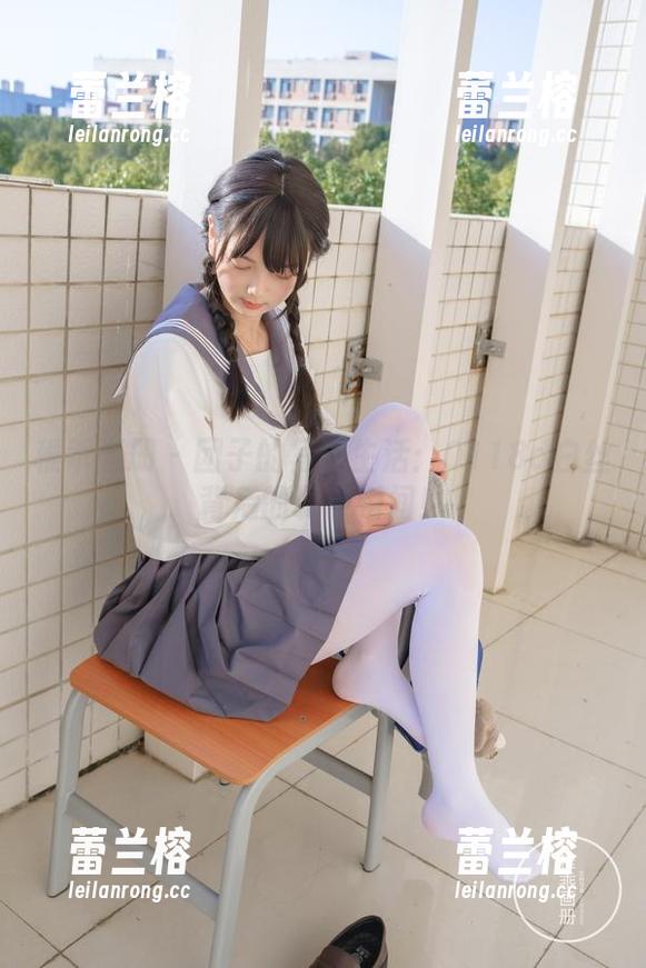 稚乖画册 - 团子的写真生活：0118d白丝背后的调皮瞬间！