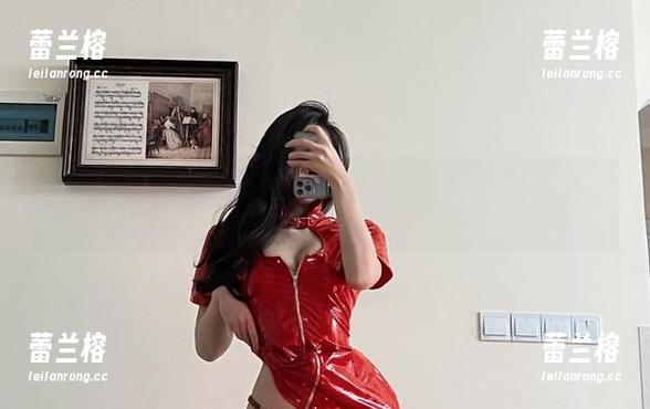 微密圈 - 纪念小小v给你带来免费图包：校服？不，我更喜欢这个“只穿长袜”的风格！