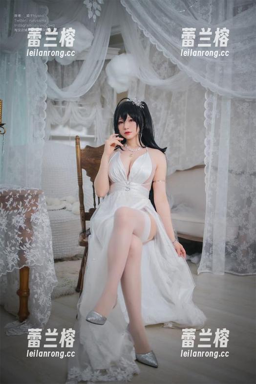 你见过这样可爱的荒井喵喵吗？初音白兔原图更新，真是在撩我！