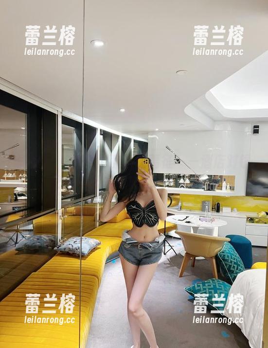 微密圈 - 这个网盘里的葛征——酒店对镜，自拍的艺术与尴尬的完美结合！