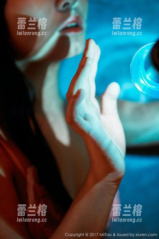 蜜桃社 - 真希白色瞬间：最新合集，有种‘这光我不敢直视’的感觉！