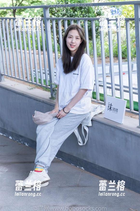 袜啵啵 - 白棉袜大揭秘：小沫的图集更新，谁能抗拒这种纯真？
