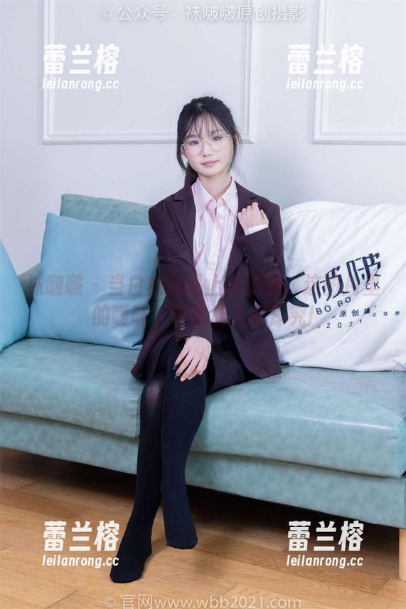 袜啵啵 - 当白棉袜遇上甜甜圈：这图片里的暧昧，真是让人想深究!