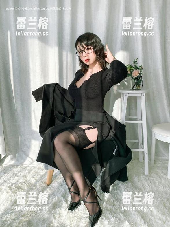 超皮皮皮奶的纯白世界：每张高清照片都是个隐秘的故事