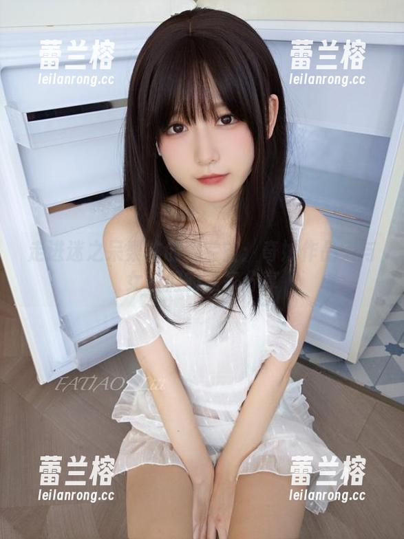 走进迷之呆梨的创意宇宙：奇妙作品集与女孩们的独家分享