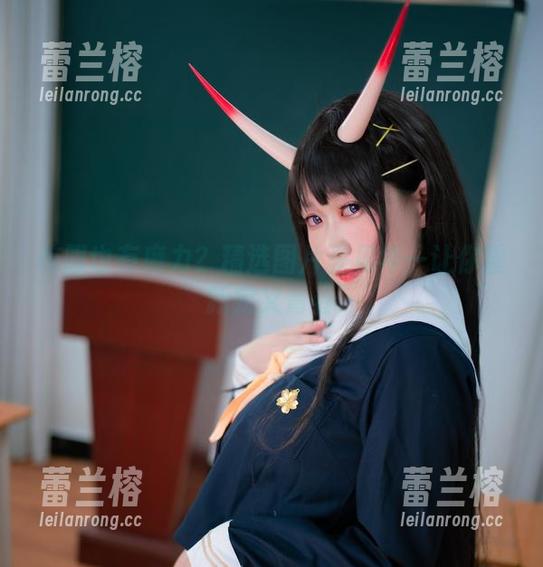 校服也有魔力？精选图片里见年一让你重新定义青春