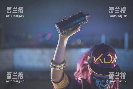 来看看阿薰kaOri如何用高清写真把蓝色奶油蛋糕拍成艺术品，简直要怕了！