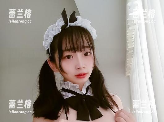 浴缸与韶陌陌的写真：你以为是水花四溅，其实是情感的涟漪。